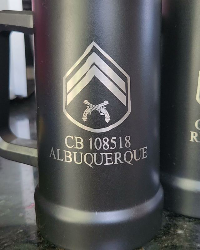 Caneca com patente e nome